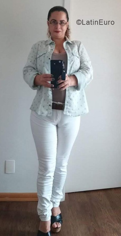 Date this lovely Brazil girl SHEILA from Rio de Janeiro BR11437