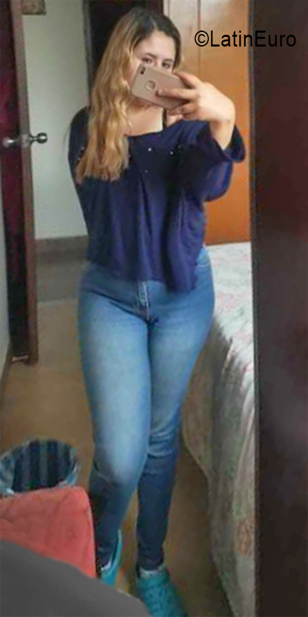 Date this gorgeous Colombia girl Julieth from Bogota CO30795