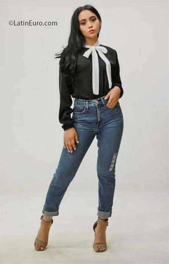 Date this nice looking El Salvador girl Guadalupe from La Libertad SV172