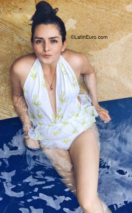 Date this nice looking Colombia girl Erika from Bogota CO31377