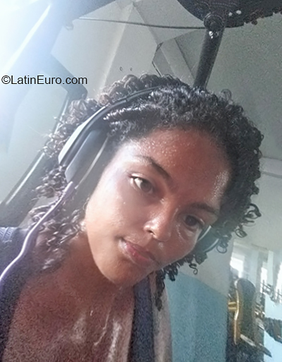 Date this gorgeous Brazil girl Amanda from Salvador BR11454