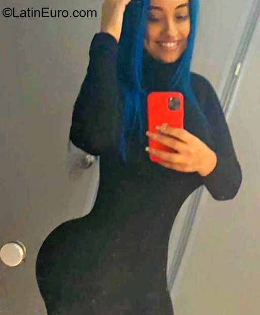 Date this sultry Dominican Republic girl Ana from Santiago DO40231