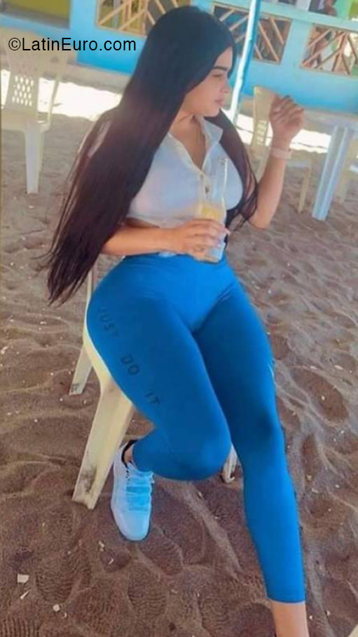 Date this hot Dominican Republic girl Yoadelis from Santo Domingo DO40255