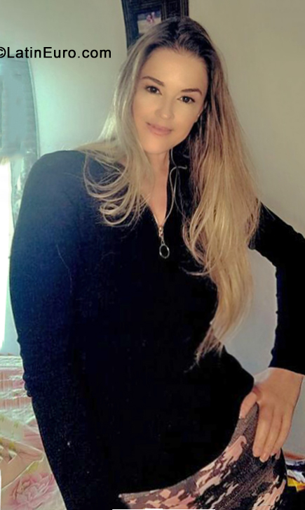 Date this voluptuous Brazil girl Viv from Sao Paulo BR11638