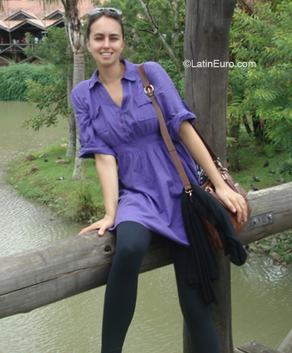 Date this georgeous Brazil girl Deb from Porto Alegre BR11506