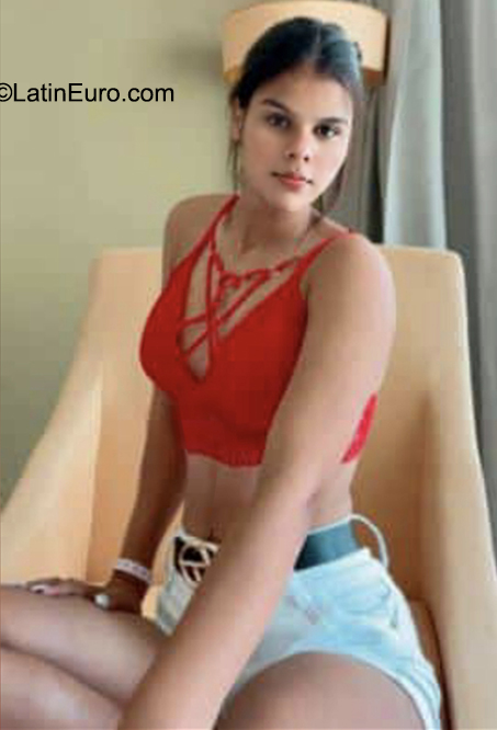 Date this cute Cuba girl Daniela from Havana CU796