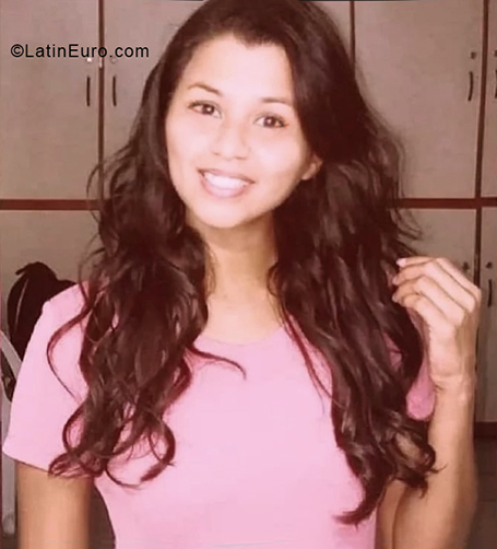 Date this attractive Brazil girl Karla from Recife BR11519