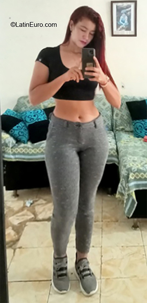 Date this attractive Colombia girl Angie from Cali CO31040