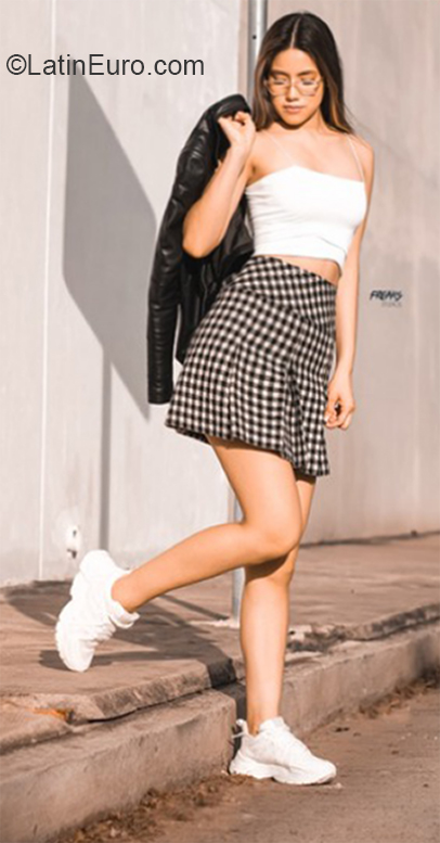 Date this happy Bolivia girl Beatriz from Santa Cruz BO132