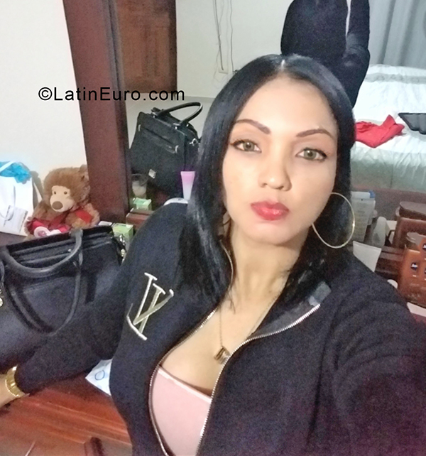 Date this cute Dominican Republic girl Tania from Santo Domingo DO40403