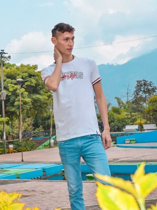 Date this foxy United States man Eliot from Ibague US21531