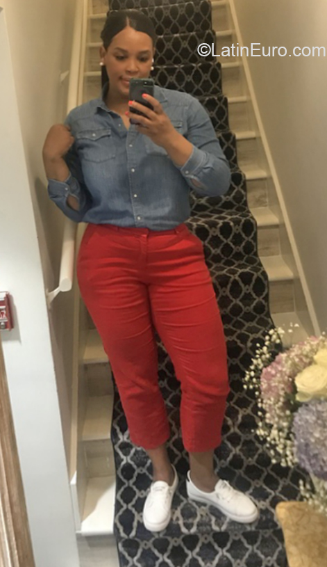 Date this foxy United States girl Maria from Nantucket US21572