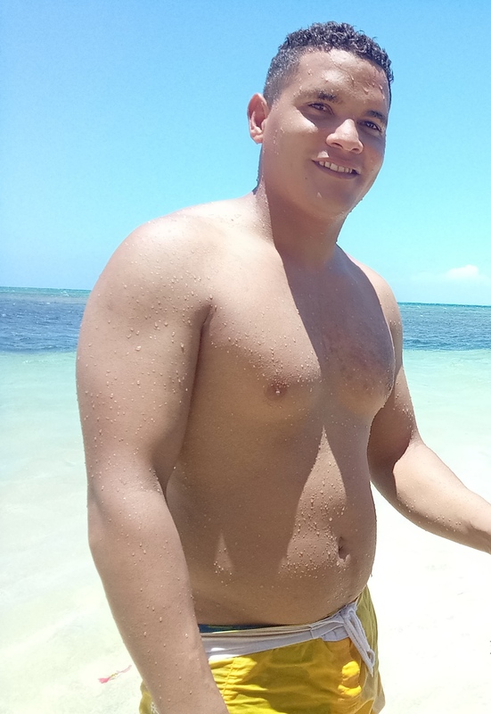 Date this fun Cuba man Keiler from Holguín CU806