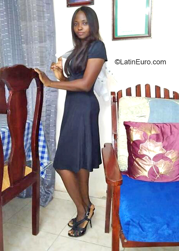 Date this fun Dominican Republic girl Ana from Santo Domingo DO40535