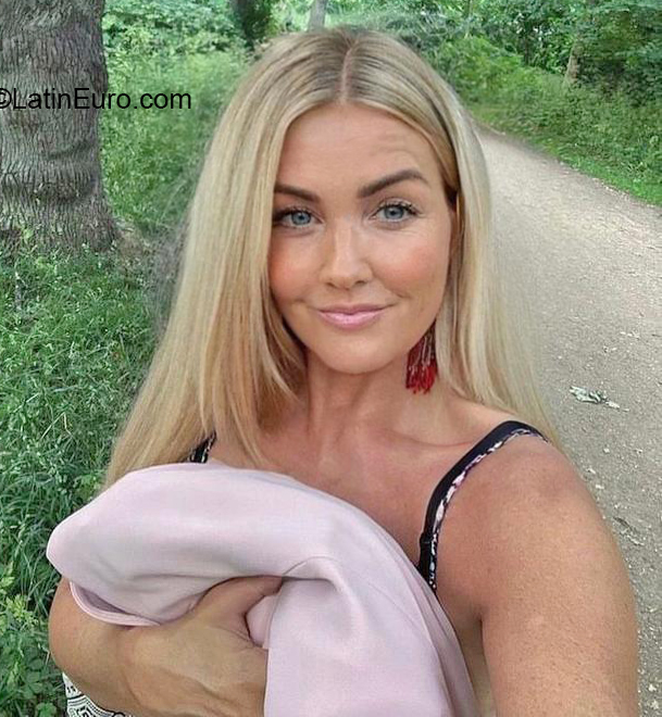 Date this fun United States girl Sandra from Boston US21591