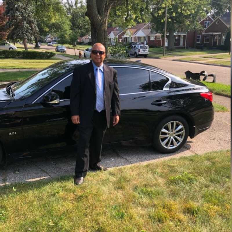 Date this hard body United States man Benz from Detroit US21596