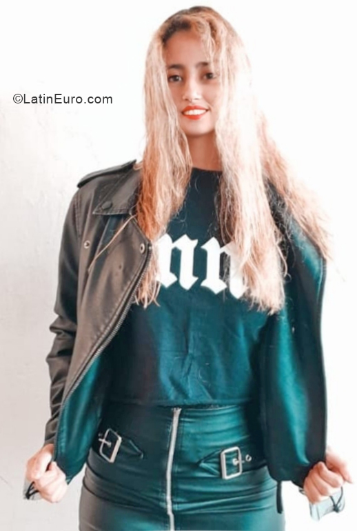 Date this beautiful Argentina girl Lady from Buenos Aires AR845