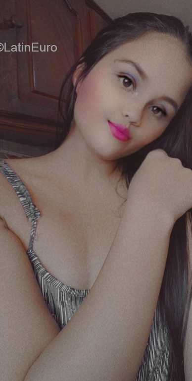 Date this voluptuous Venezuela girl Camilahiollm from Valencia VE4147