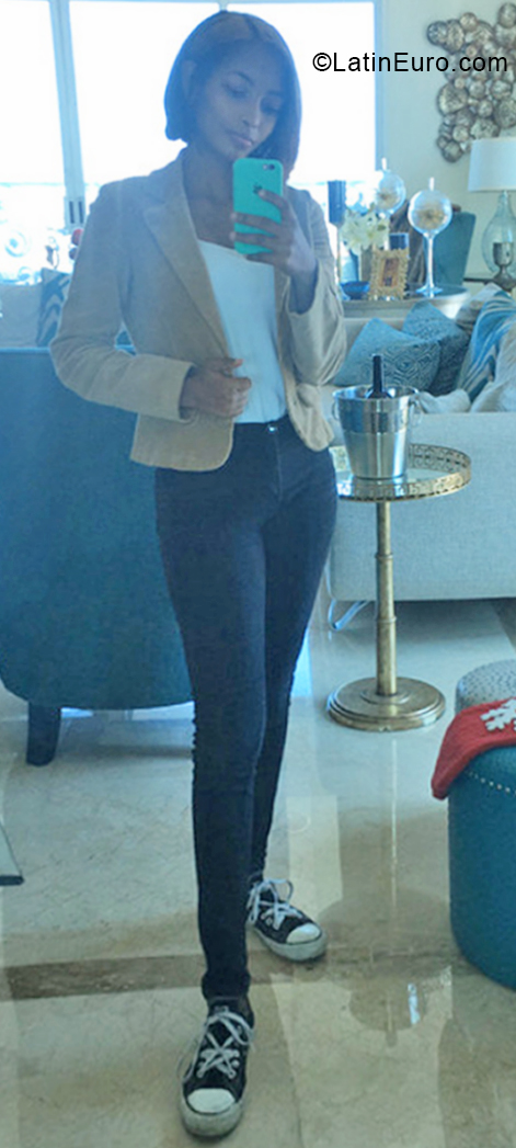 Date this delightful Dominican Republic girl Perla from Santo Domingo DO55327