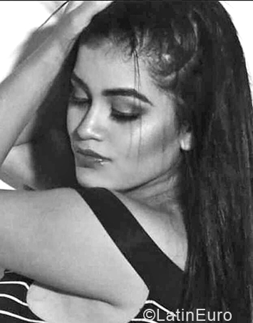 Date this sultry Colombia girl Mariana from Cali CO31470