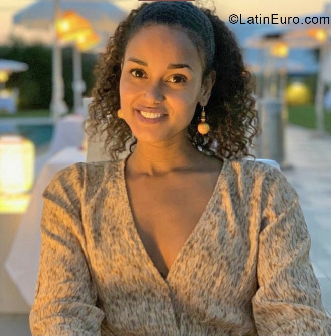 Date this georgeous Brazil girl Nay from Rio De Janeiro BR11710