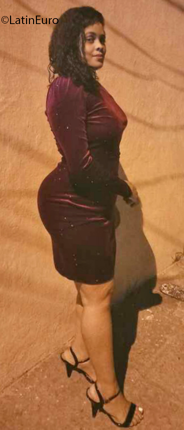 Date this nice looking Brazil girl Deborah from Recife BR11813