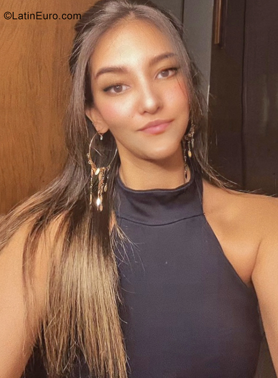 Date this cute Brazil girl Nayara from Brasilia BR11855