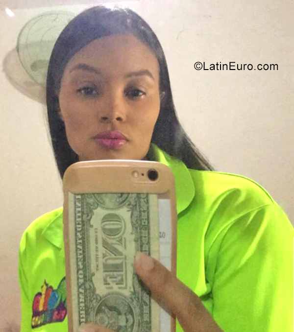 Date this stunning Dominican Republic girl Eli from Santiago DO40787