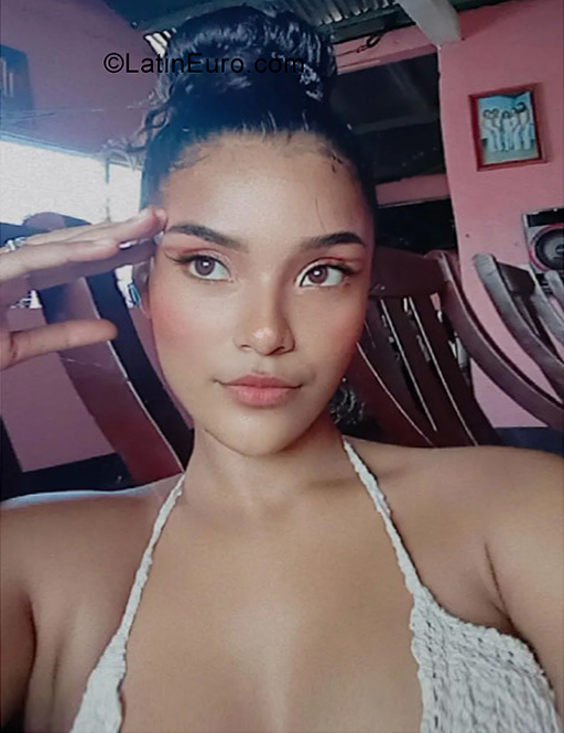 Date this gorgeous Nicaragua girl Leslie from Managua NI294