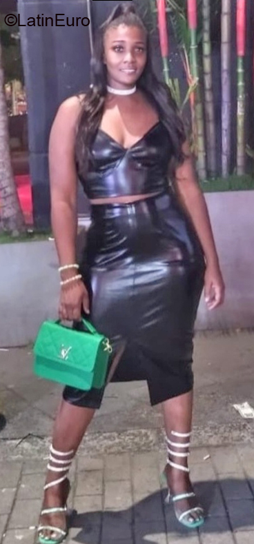 Date this young Colombia girl Paola from Cali CO31739