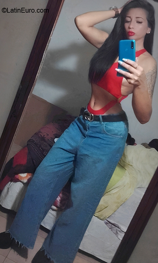 Date this athletic Argentina girl Carolina from Buenos Aires AR872