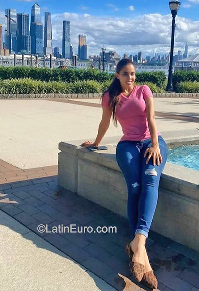 Date this tall United States girl Rosmery from New York US21760