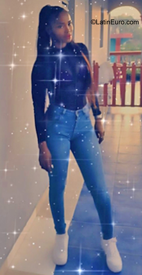 Date this fun Dominican Republic girl Yara from Santo Domingo DO40852