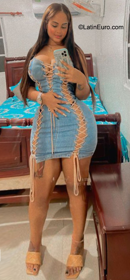Date this gorgeous Dominican Republic girl Cristal from Santo Domingo DO40854