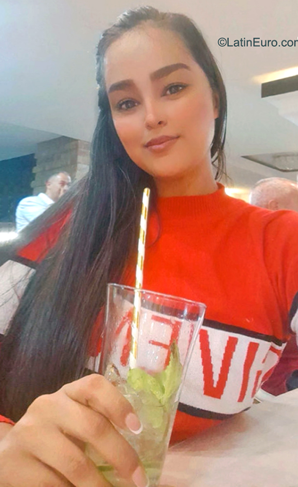 Date this funny Colombia girl Xiomara from Medellin CO31792