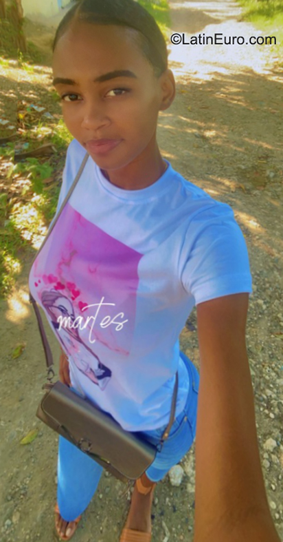 Date this fun Dominican Republic girl Karen from Santo Domingo Este DO40876