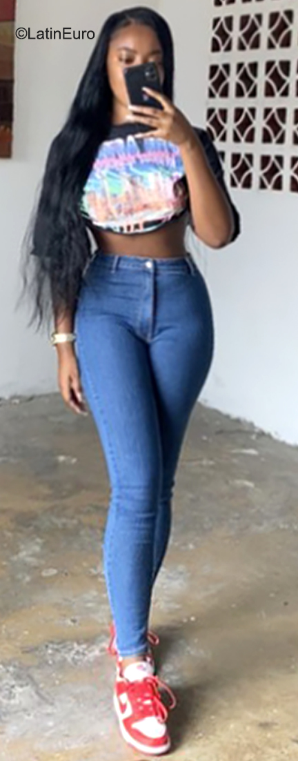 Date this good-looking Colombia girl Viiviana from Medellin CO31812