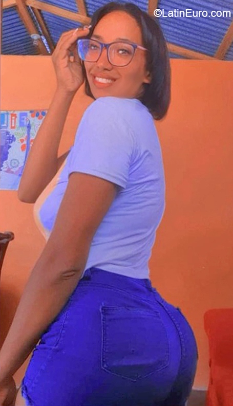 Date this fun Dominican Republic girl Yinely from Santiago DO40914