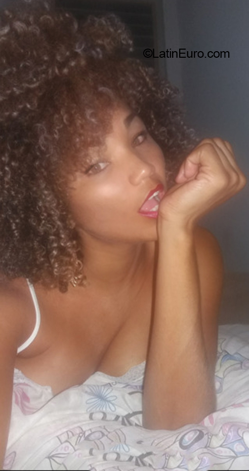 Date this good-looking Brazil girl Lianda from Salvador BR12020