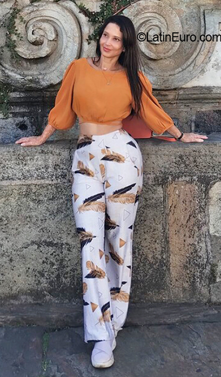 Date this hot Brazil girl Diemes from Belo Horizonte BR12053