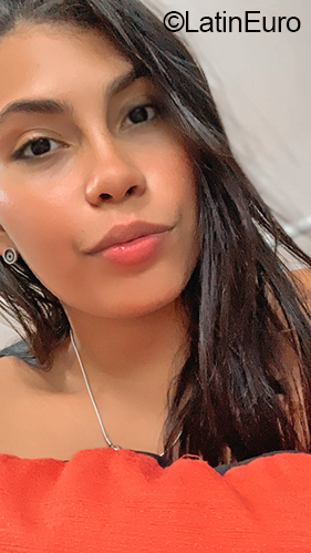 Date this good-looking Cuba girl Claudia from Havana CU820