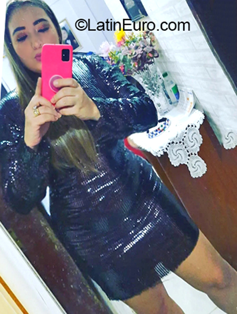 Date this pretty Brazil girl Raquel from Belem BR12122