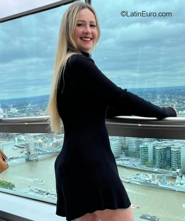 Date this voluptuous England girl Suelem from London EN118