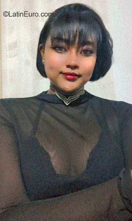 Date this tall Colombia girl Angie from Cali CO31993