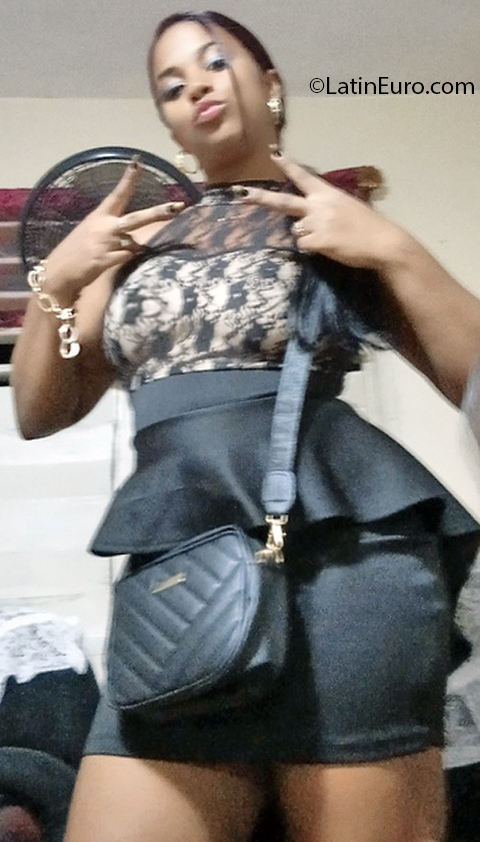 Date this stunning Cuba girl Dany from Holguín CU822