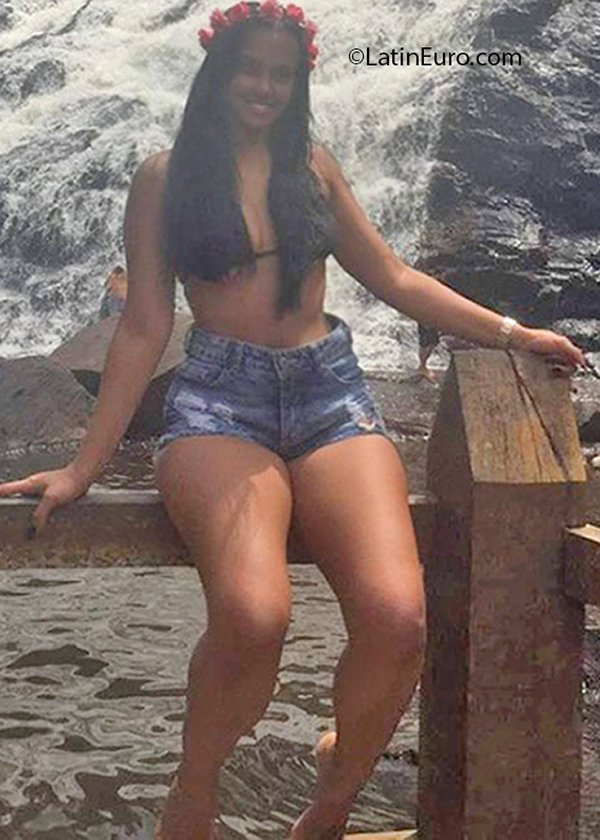 Date this athletic Brazil girl Lizandra from Salvador BR12159