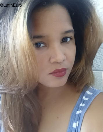 Date this beautiful Dominican Republic girl Purple wings from Santo Domingo DO41143