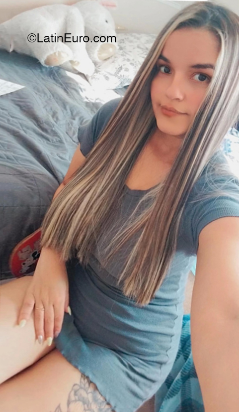 Date this sultry Venezuela girl Nicole from Maracaibo VE4293