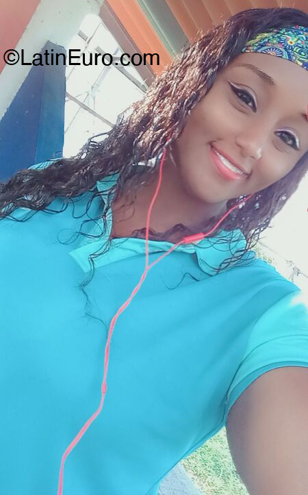 Date this foxy Panama girl Ashlen from Panama PA1335