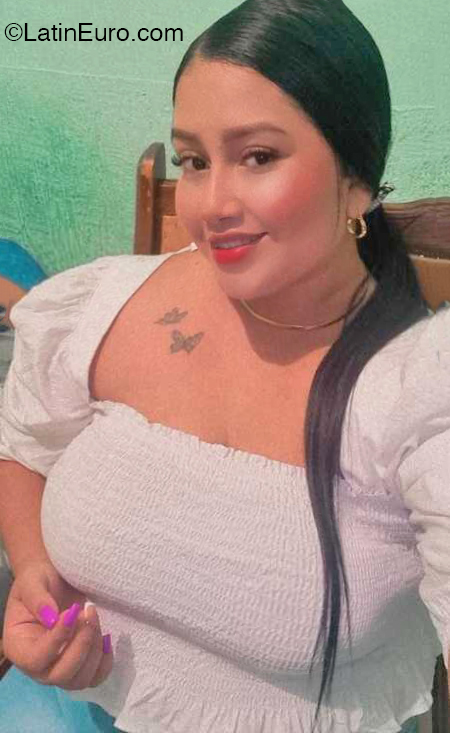 Date this happy Venezuela girl Fabiola from Maracaibo VE4307